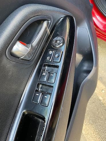 bmw e 39: Kia Rio sedan – qırmızı rəng - Kuzov: 4 qapılı sedan, parlaq qırmızı — 9
