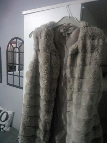 qadınlar üçün helsinki papaqları: Məhsul 1: AMISU markalı süni kürk jilet 38 razmer - Rəng: açıq bej/boz — 1