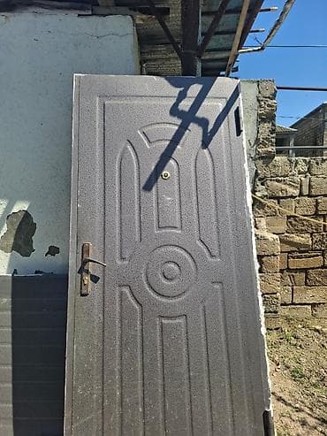 dəmir qapllar: İşlənmiş Giriş qapısı Çərçivə ilə, Zəmanətsiz, Ödənişli quraşdırma, Ünvandan götürmə, Ödənişli çatdırılma — 1