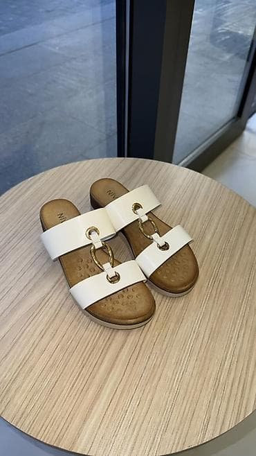 deri salvar: Qadın üçün rahat slip-on sandal - Model: iki enli qayışlı slip-on - — 2