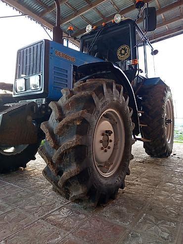 kireditle masin: Belarus 1221.2 traktor - Güc sinfi: 120 a.g. səviyyəsi (6 silindrli — 2
