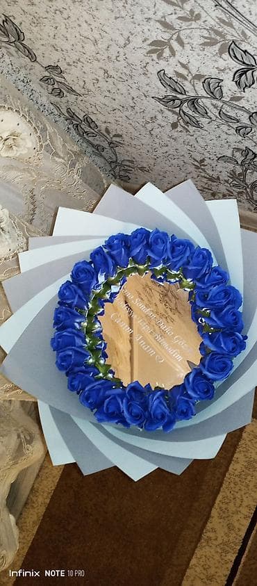 azalya gülü: Mavi güllərlə bəzədilmiş dekorativ buket-kompozisiya - Tərkib — 3