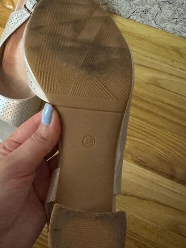 бежевые босоножки на тракторной подошве: Размер: 39, цвет - Бежевый, Б/у — 3