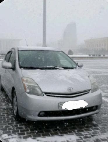 eleyus venera a: Toyota Prius (II nəsil) – gümüşü rəng, hibrid hetçbek. GÜNLÜK İCAREYE — 1