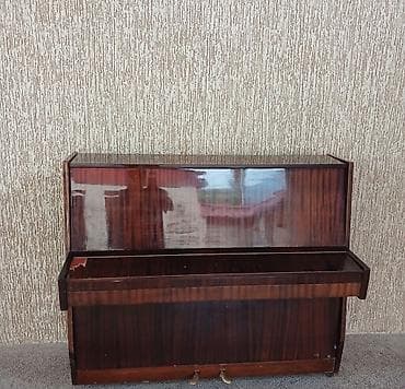 dsx çevik forma: Upright pianino – akustik, 88 klavişli, 2 pedal. Korpus: klassik — 1