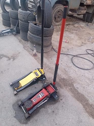 Автосервисное оборудование: Təkər təmiri avadanlıqları komplekti satılır. Tərkib: - Disk düzəldən — 6