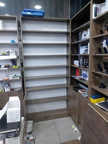 Telefon aksesuar veya komputer aksesuar vitrinleri satilir 2aydi