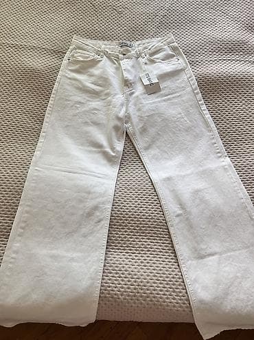 it sekis: Ağ rəngli, IT’S BASİC marka 40 ölçü straight fit şalvar. Yeni alınıb — 2