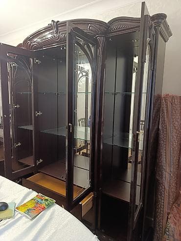 pol taxtasl: Klassik vitrin/dolu bufet - Material: tünd qəhvəyi ağac fakturalı — 4