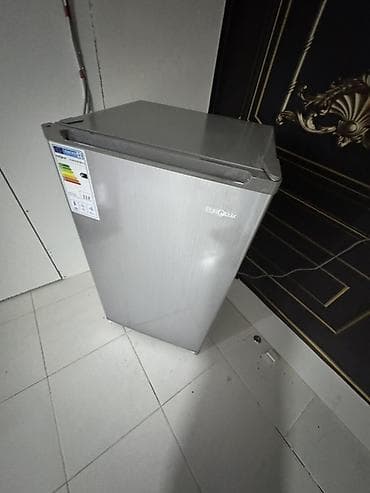 Eurolux mini soyuducu - Kompakt tək qapılı dizayn, ofis, yataq otağı — 2