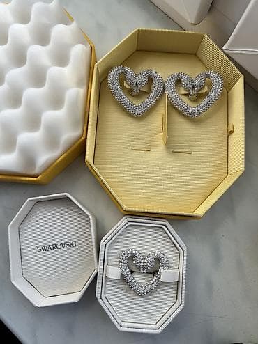 mirvari komplekt: Swarovski Una Kolleksiya Set Uzuk ve Sirqa Swarovski-nin Una — 1