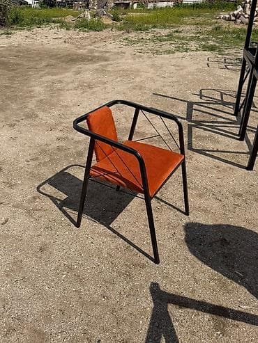 Metall karkaslı oturacaq/stul - Dizayn: Minimalist, açıq qol
