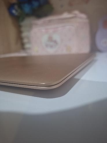 Apple MacBook, 13.3 ", Apple M1, 256 GB — 6