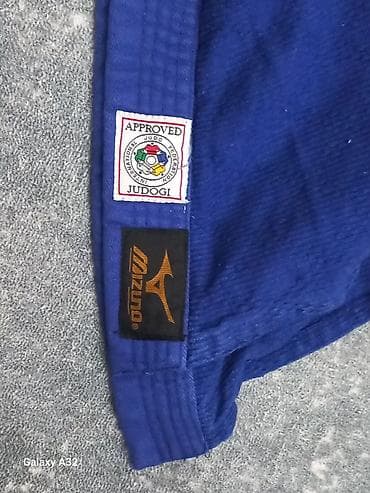 kişi geyimler: -Brend-Mizuno - Yirtiği lekesi yoxdur -Cemi 2-3 dəfə geyinilib -Ölcu — 2