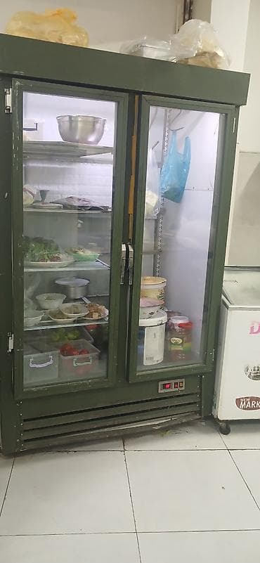 İki qapılı şüşə vitrinli soyuducu - Peşəkar istifadə üçün geniş