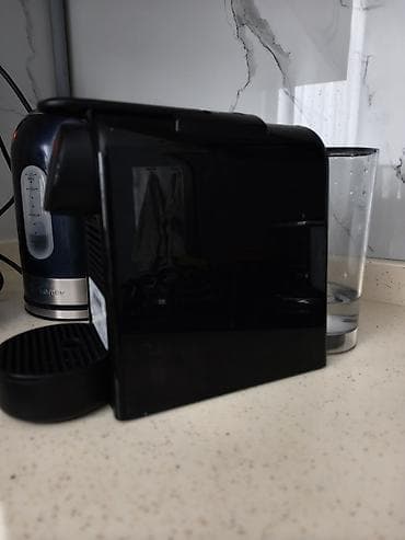 iphone qablari: Qəhvə maşını Delonghi, Avtomat, Su qabı ilə, İşlənmiş — 1