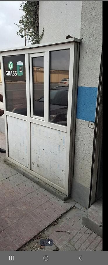 Kiçik ölçülü mühafizə/biletyoxlama köşkü – PVC vitrajlı -