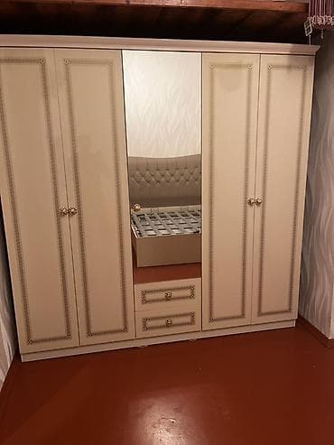 Ev üçün mebel: Yataq otağı dəsti - Klassik üslubda 4 qapılı paltar dolabı: ortada — 2