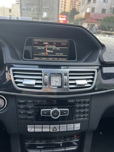 Salam, E class 2.20 2015 modelinin zavod monitoru Endirim olacaq!
