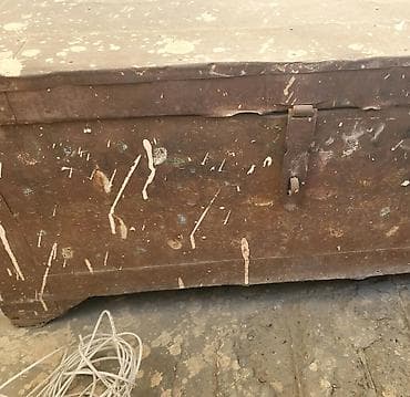 unitaz islenmis: Bağda həyət evində əşyaları yığmaq üçün sandıq. satılır.Rənglədib evdə — 9