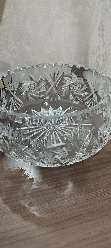 Kəsimli kristal şüşə qab - Material: qalın, şəffaf kristal şüşə -