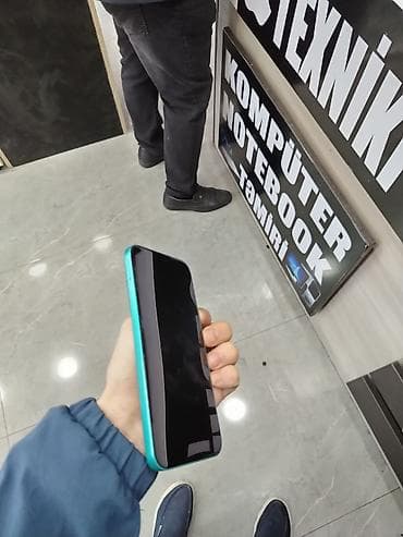 note 12 pro max: (Palatası yanb) Satılır: Mavi-yaşıl rəngli smartfon Xüsusiyyətlər: - — 1