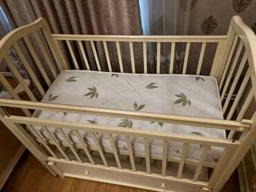 plasmas qutu: Oğlan və qız üçün, Dördbucaq, Beşik, Dəst ilə, Matras ilə, Yellənmə mexanizmsiz — 4