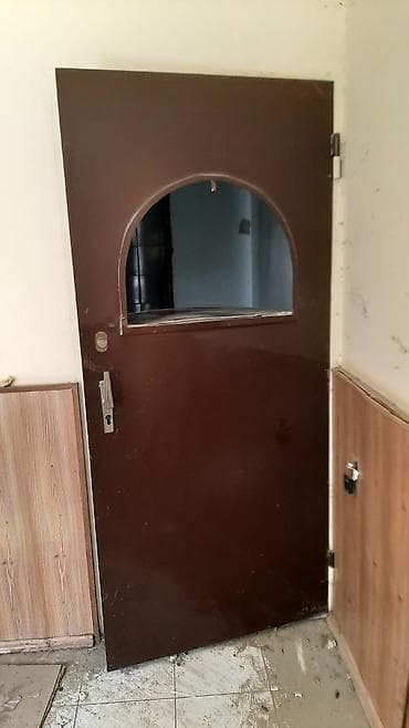 Dəmir qapı satılır,vaxtı ilə xarici pul satışı üçün düzəldilib 150 — 2
