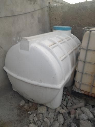 2 ton: 1 tonluq və 1.5 tonluq çənlər satılır qiymət 100 azn Əlaqə nömrəsi — 1