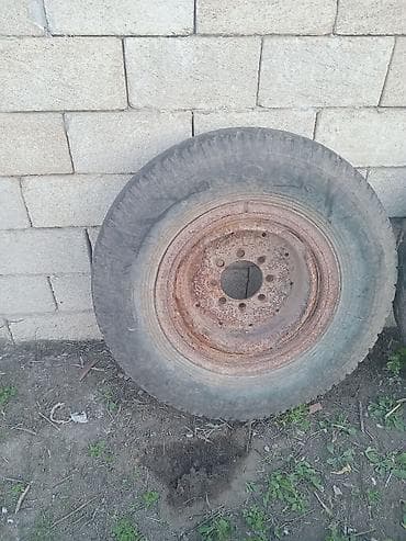 Yük maşını üçün təkər və disk komplekti - Ölçü: 8.25R20 (şin üzərində