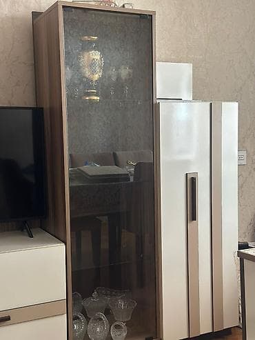 plasmas skaflar: Qonaq otağı üçün mebel dəsti. Tərkibi: - Geniş komod – üstündə uzun — 2