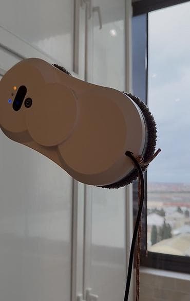 Şüşə Təmizləmə Robotu – pultla idarə olunan, iki dairəvi fırlanan