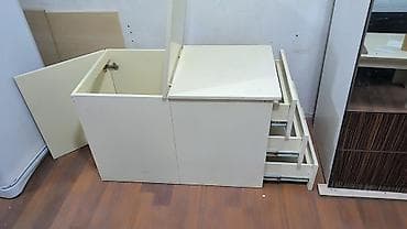 islemis mebiler: Ikiterefli şkaf bir terefi siyirmelerle diger terefi qapaq kimi açılır — 3