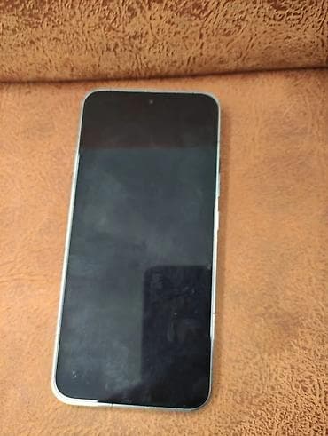 s8 samsung ekran: Smartfon – ön hissədə tam ekran, incə çərçivələr və ekranaltı barmaq — 2