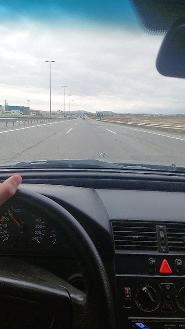 Mercedes-Benz C-Class: 1.8 l | 1997 il Sedan — 3