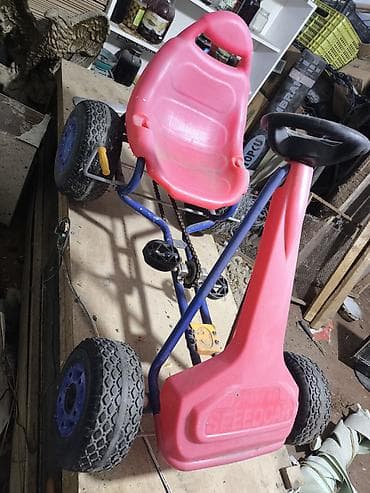 2 yas: Uşaq pedallı go-kart Normal vəziyyətdə uşaq böyükdür deyə sürə bilmir — 1