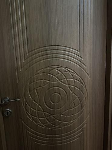 taxta qapi sekilleri: Qonaq otağı üçün İşlənmiş Otaq qapısı Çərçivə ilə, Ünvandan götürmə — 2