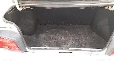 nardaran heyet evleri: Model: Iran Khodro Samand (sedan), ağ rəng Kuzov: 4 qapı, arxa işıqlar — 4