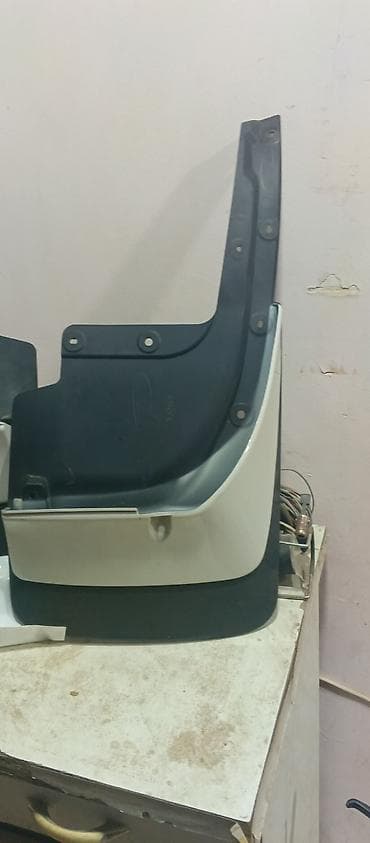 teker 16 type 1: Toyota Land Cruiser LC200 Brizqovik. Ağ mirvari rəng. İstifadə — 2