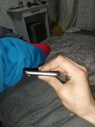 apple nausnik: IPhone 11, Qara — 4