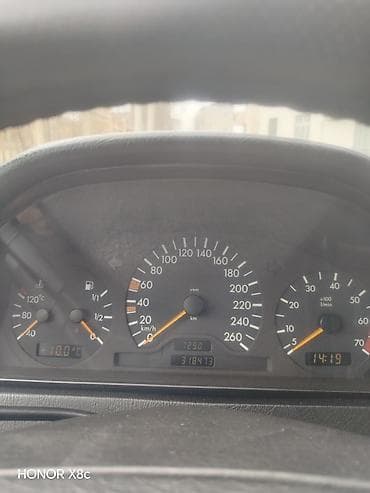 Mercedes-Benz S-Class: 2.4 l | 1997 il Sedan — 6