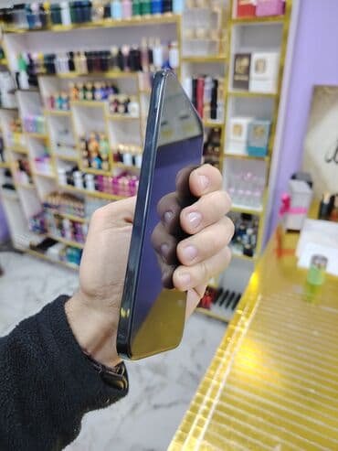 Bıçaqlar: Smartfon – qara rəng, düz kənarlı korpus Xüsusiyyətlər: - Böyük tam — 1