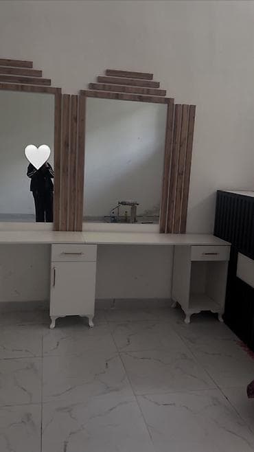 parca skaf: Satılır salon üçün mebel dəsti: 1 kreslo, 1 skamya, 1 jurnal masası — 5