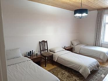 qara qarayevde heyet evleri: HOSTEL/GÜNDƏLİK EV. AİLƏYƏ VERİLMİR ancaq kişilər (tələbələr — 3