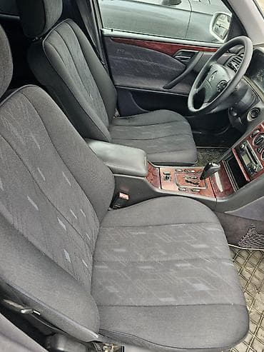 bmw e39 2003: Mercedes-Benz E 220: 2.2 l | 2001 il Sedan — 10