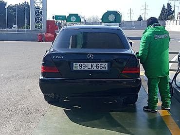 radiator maşın: Mercedes-Benz C 280: 2.8 l | Sedan — 3