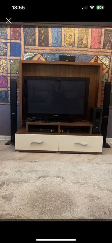 Uşaq mebeli: Düz TV altlığı, Polkalı, Taxtalı — 1