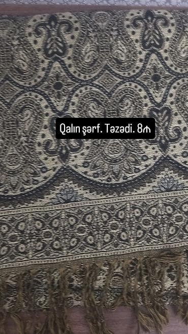 savis krem e: Tünd qəhvəyi rəngli, müxtəlif naxışlarla bəzədilmiş yaylıq. Yaylığın — 7
