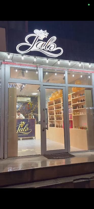 Konteynerlər: Salam, hər vaxtınız xeyir hazır ətir biznesi satılır mağazada 130+ — 1