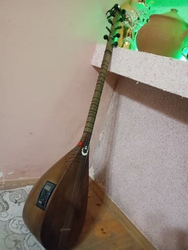 Elektro-akustik bağlama/saz Xüsusiyyətlər: - Uzun qollu saz forması